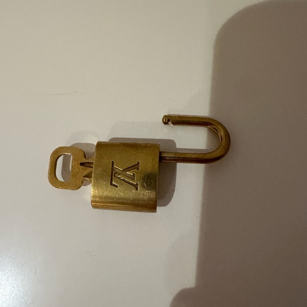 Louis Vuitton Lock & Key #304